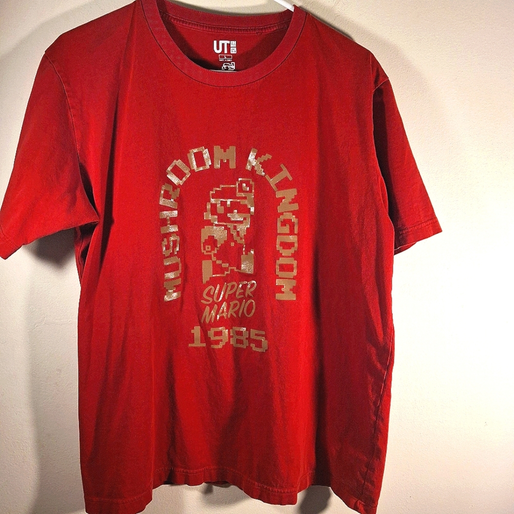 UT Uniqlo Red Ninetendo Super Mario 1985 Mushroom Kingdom Short Sleeve Tee SizeL
